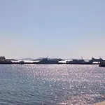 To Kamnaki - Beachfront In Apartment *