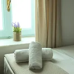 Апартаменты To Kamnaki - Beachfront In *