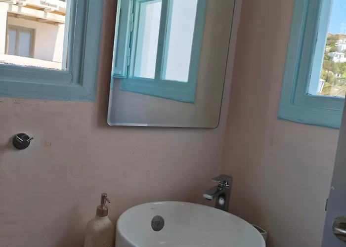 To Kamnaki - Beachfront Apartment In Mykonos Town