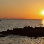 To Kamnaki - Beachfront In Apartment