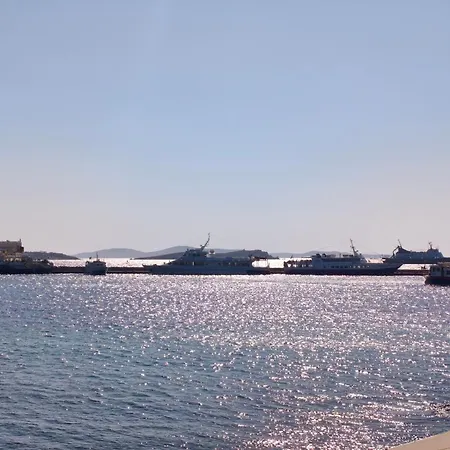 To Kamnaki - Beachfront In Appartement *
