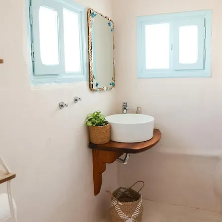Apartment To Kamnaki - Beachfront In