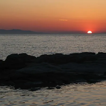 Apartman To Kamnaki - Beachfront In