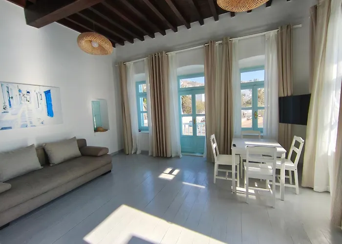 To Kamnaki - Beachfront Apartment In Mykonos Town *